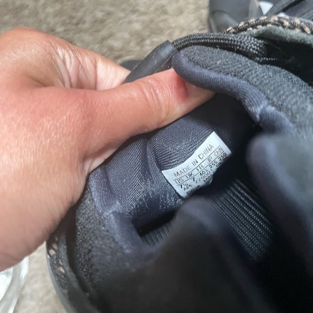 Clay brown v3 Yeezy 700 - Picture 7 of 7